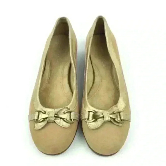 New Aerosoles Flats Sz 7.5 Beccarat Tan Gold Suede - Picture 2 of 8